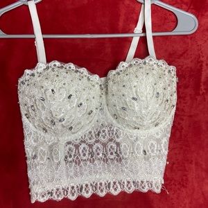 WHITE CROPPED BEDAZZLED TOP